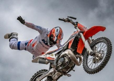 Joaninha e Equipe J99 apresentam espetáculo gratuito de motocross em Ji-Paraná
