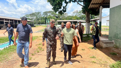 Coronel Chrisóstomo entrega ambulância semi-UTI ao 6º Batalhão de Infantaria de Selva