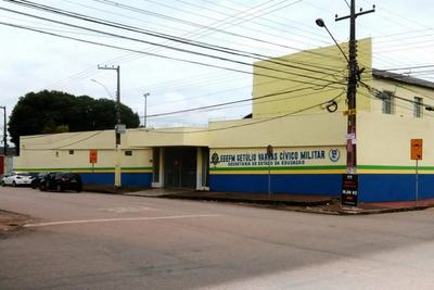 Alunos ocupam quadra da Escola Getúlio Vargas por segurança