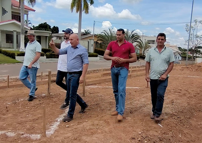 Construção de estacionamento em Colorado do Oeste melhora mobilidade urbana