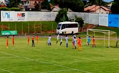 EC Espigão vence Guaporé FC por 3 a 2 e avança para final do Sub-15