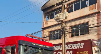 Celular em colchão causa incêndio e fumaça tóxica em Porto Velho