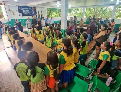 Deputado Ismael Crispin assina ordem de serviço para ampliação de escola em Buritis