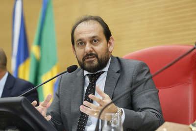 Laerte Gomes acelera agenda em Rondônia e entrega duas vans