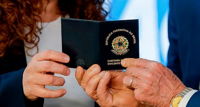 Lula sanciona lei que cria Carteira Nacional de Docente para professores