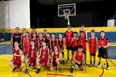 Igreja Às Nações abre vagas para treino de basquete para crianças e adolescentes