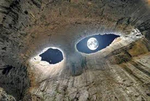 Caverna Prohodna na Bulgária conhecida como Os Olhos de Deus