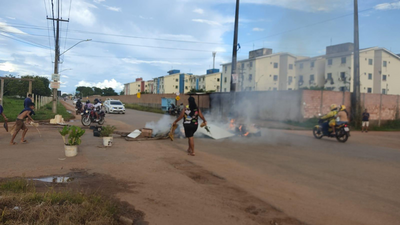 Manifestantes protestam por falta de água em Porto Velho na zona Leste