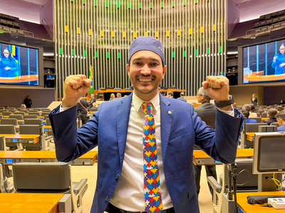 Deputado Dr Fernando Máximo aprova projeto de inclusão para autistas e TDAH