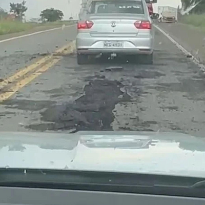 Raio danifica pista da BR 364 em Vilhena com risco a motos