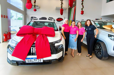 Associação Mulheres de Lenço recebe veículo para apoio a pacientes com câncer