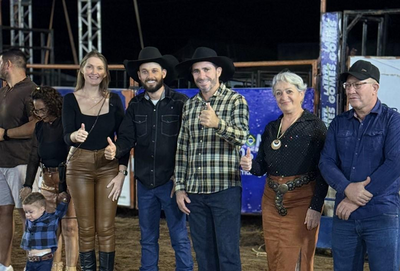 Deputada Gislaine Lebrinha entrega veículo para saúde em Costa Marques