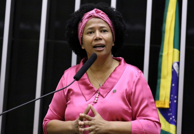 Deputada Sílvia Cristina defende mamografia a partir dos 30 anos em outubro rosa