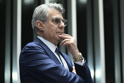 Dino suspende condenação de Romero Jucá e libera candidatura