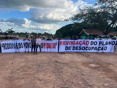 Tráfego na BR-364 é bloqueado por protestos contra pedágio em Cujubim