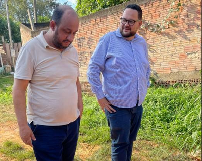 Vereador e secretário ouvem demandas de moradores no bairro Triângulo